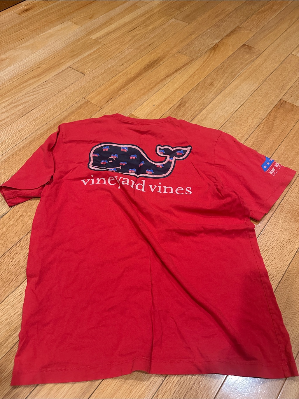 Vineyard Vines Red Tee With Navy Patterned Whale